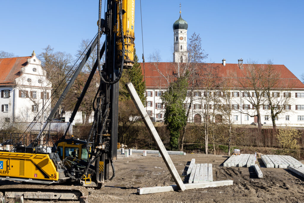 Bauen im sensiblen Umfeld: Pfahlgründung mit Energiepfählen am Kloster Bad Schussenried