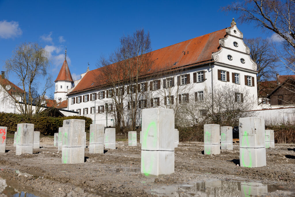 Bauen im sensiblen Umfeld: Pfahlgründung mit Energiepfählen am Kloster Bad Schussenried