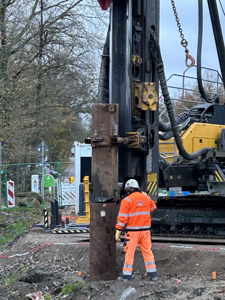 Gründung für zwei neue Brücken mit Stahlrohren