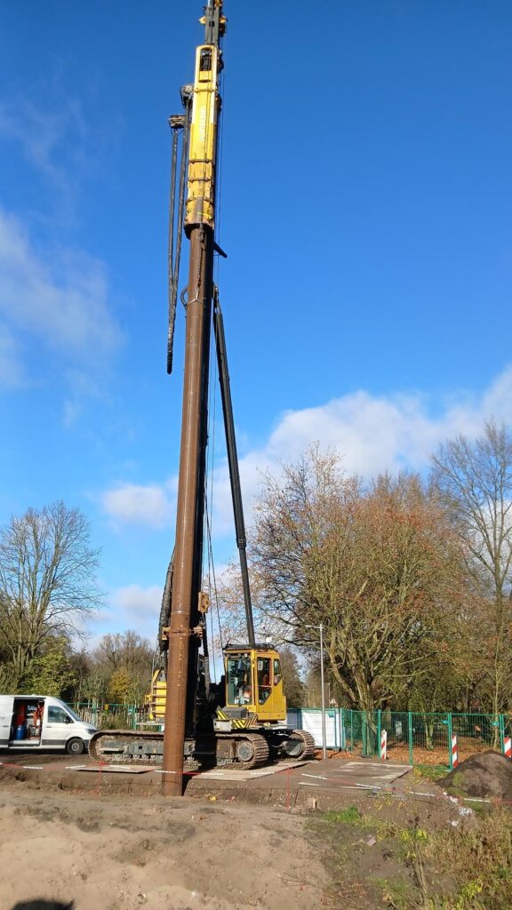 Gründung für zwei neue Brücken mit Stahlrohren